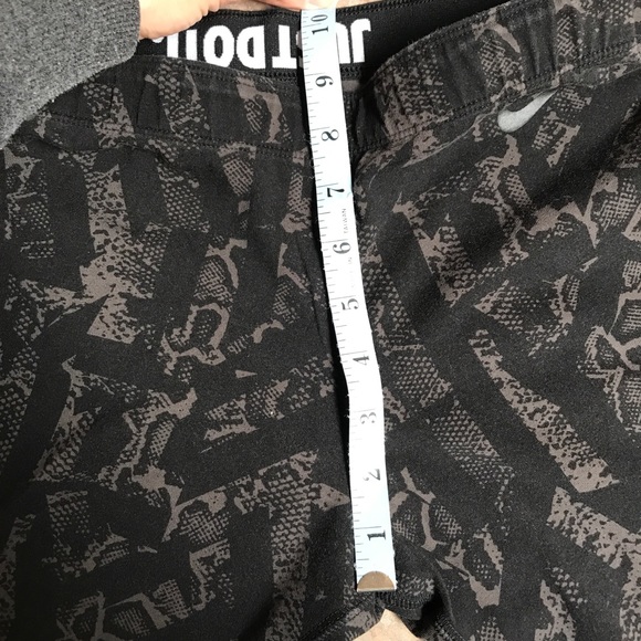 Nike LEG A SEE snake print leggings 841037-211 - Picture 5 of 15